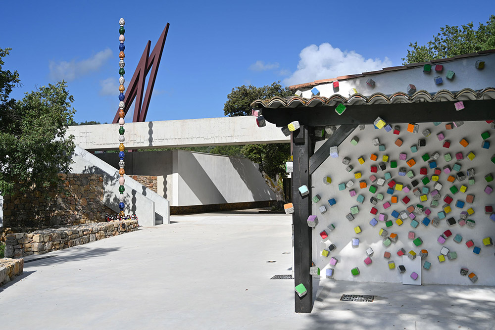 Daniel Buren, Loris Cecchini, Pascale Marthine Tayou, Sislej Xhafa, José Yaque - Commanderie de Peyrassol